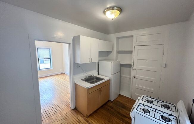 1 bed, 1 bath, 512 sqft, $1,795, Unit 2714-2II