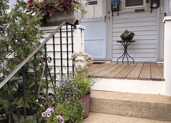 12 TOLMAN ST