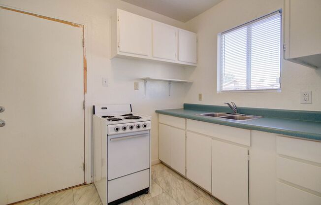 2 beds, 1 bath, $1,200, Unit UNIT 22