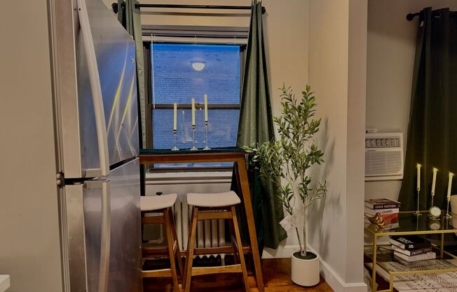 Studio, 1 bath, 500 sqft, $1,075, Unit Unit 206