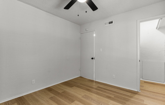 1 bed, 1 bath, 570 sqft, $775, Unit 73-128