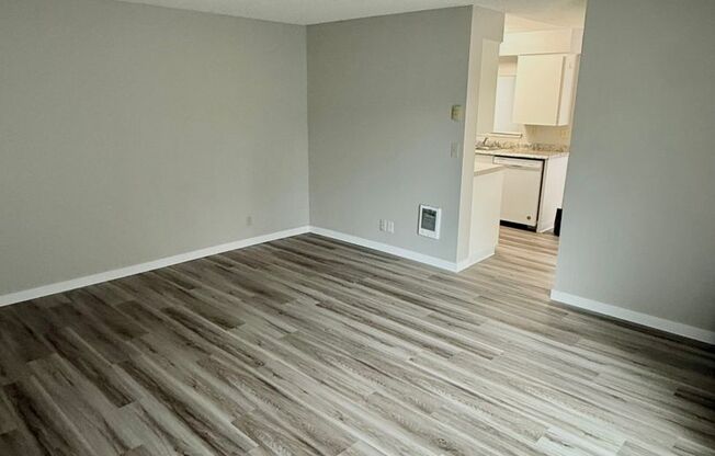 ZhH608 - R Street Apts