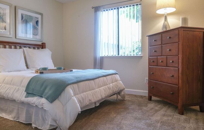 2 beds, 1 bath, 900 sqft, $1,570, Unit 1842-105