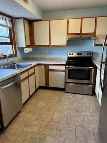 2 beds, 1 bath, 1,100 sqft, $2,000, Unit 10