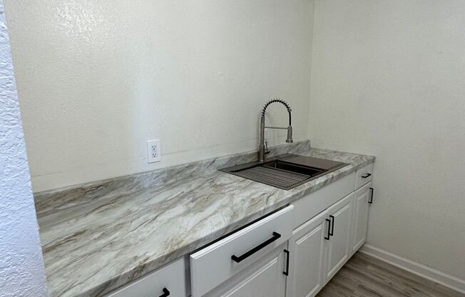 2 beds, 1 bath, 2 sqft, $895, Unit 2306A N 47th St