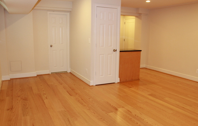 2 beds, 1 bath, 742 sqft, $2,500, Unit 114