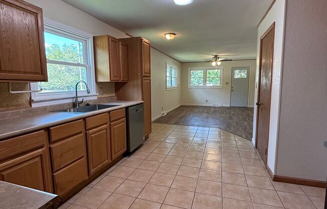 3 beds, 1 bath, $1,385