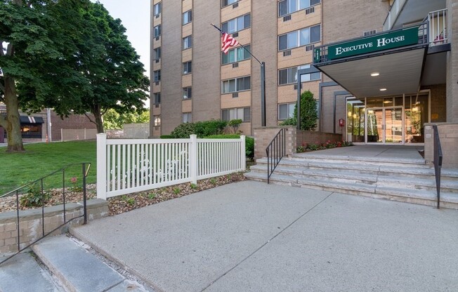 2 beds, 1 bath, 940 sqft, $2,450, Unit 7F