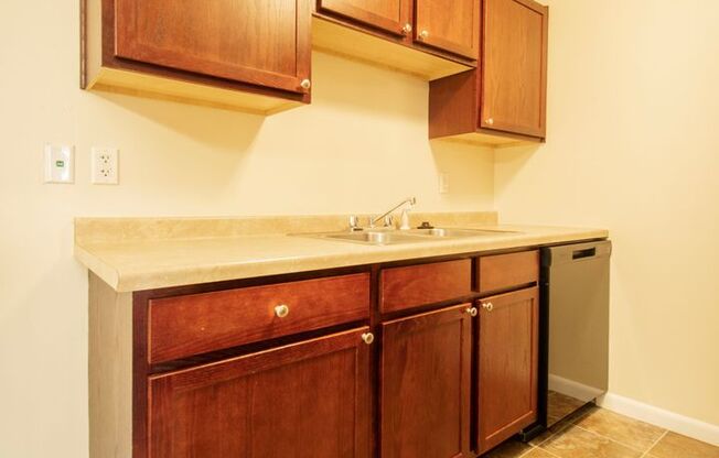 2 beds, 1 bath, 756 sqft, $1,325, Unit 824-203