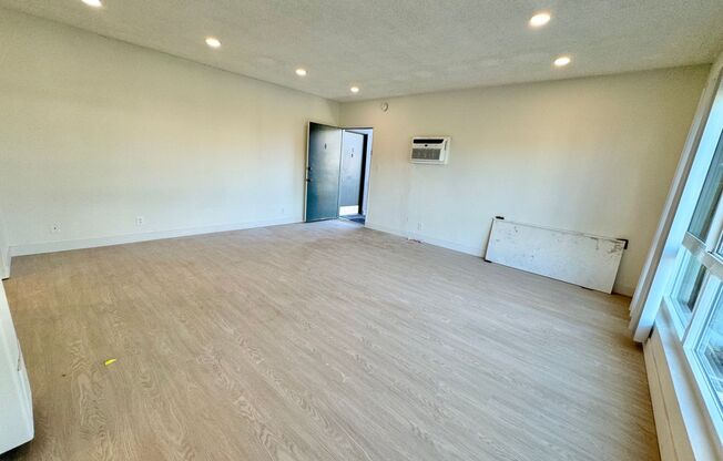 Studio, 1 bath, 400 sqft, $2,099, Unit 19 04