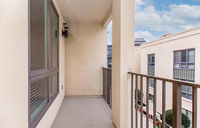 1 bed, 1 bath, 748 sqft, $3,099