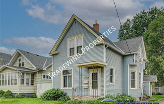 1010 20 AVE NE