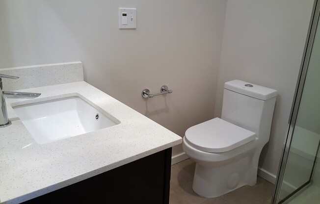 Studio, 1 bath, 450 sqft, $1,300