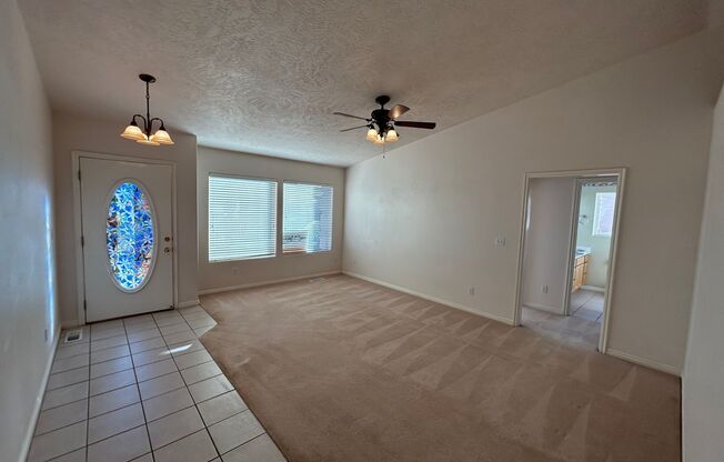 3 beds, 2 baths, $2,095, Unit Cameo PARK HOA.