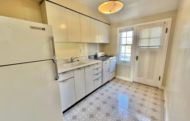 1 bed, 1 bath, $999, Unit 8520-3