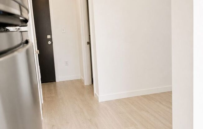 Studio, 1 bath, 422 sqft, $1,550, Unit Unit 304