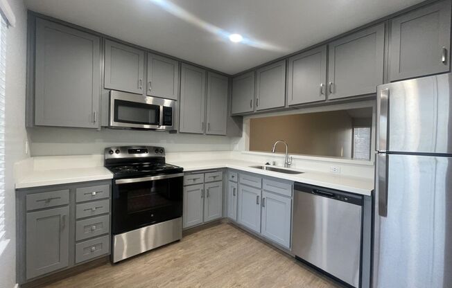 2 beds, 2 baths, 1,140 sqft, $1,940, Unit 113**