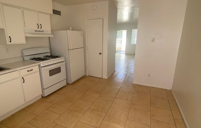 2 beds, 1 bath, 800 sqft, $940, Unit 221