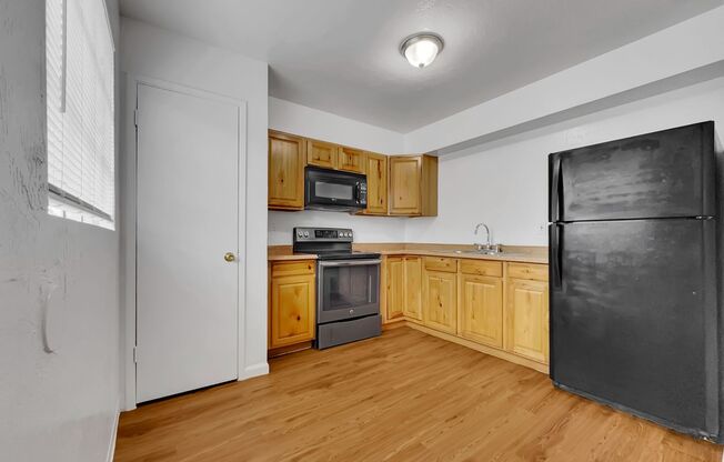 Central Phoenix 2/1 Ground Floor Super Clean.