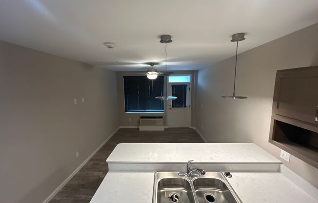 Studio, 1 bath, 500 sqft, $995, Unit 26