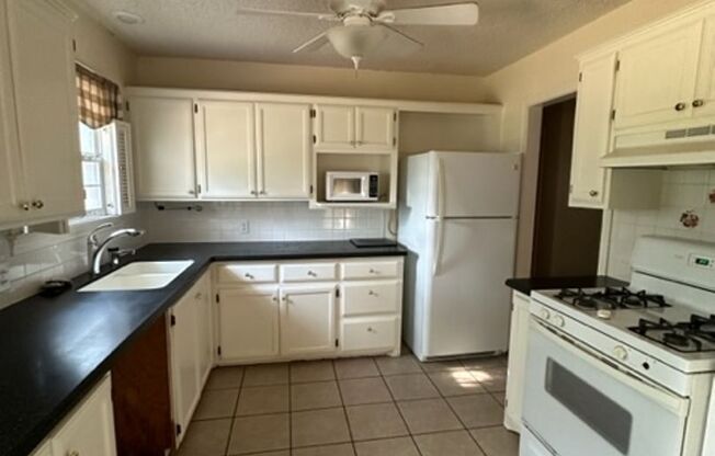 3 beds, 2 baths, $1,295