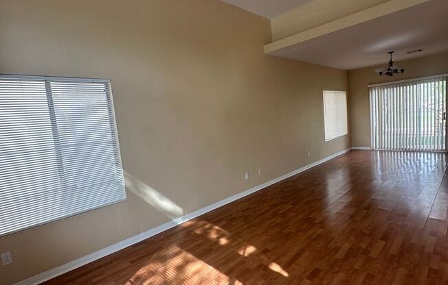 Beautiful 4 Bedroom Home on the Golf Course in Guard-Gated Community!