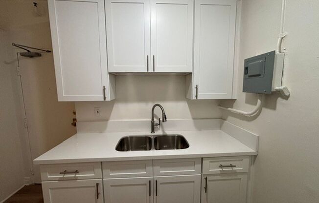 1 bed, 1 bath, $1,385, Unit 121