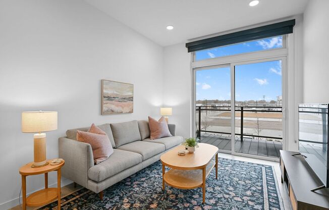 1 bed, 1 bath, 703 sqft, $1,750, Unit 215