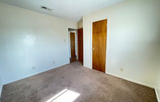 2 beds, 1 bath, $700