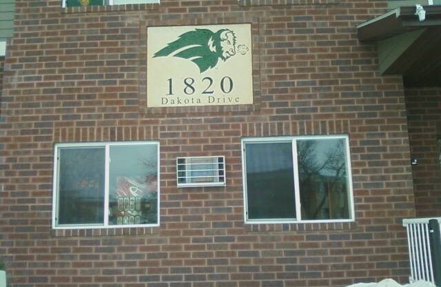 3 beds, 2 baths, 1,285 sqft, $1,425, Unit 124