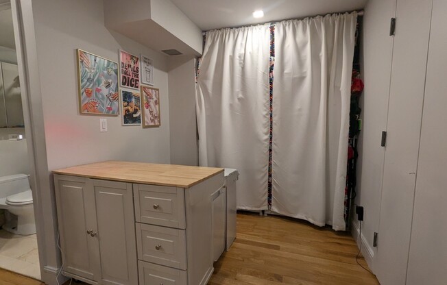 2 beds, 1 bath, $5,650, Unit 2A