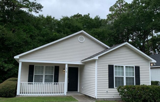3 Bedroom 2 Bath House Available on Hillsdale Drive