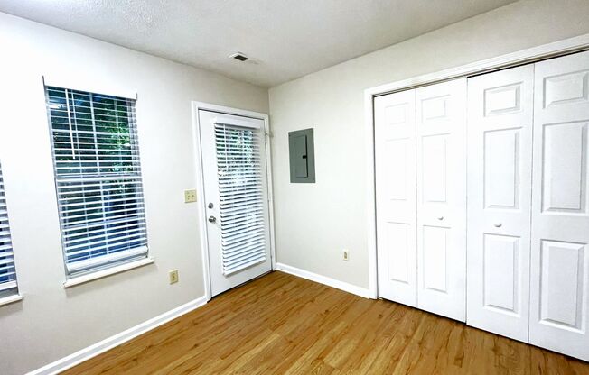 Spacious, 2 bedroom, 2.5 bath townhouse for rent!