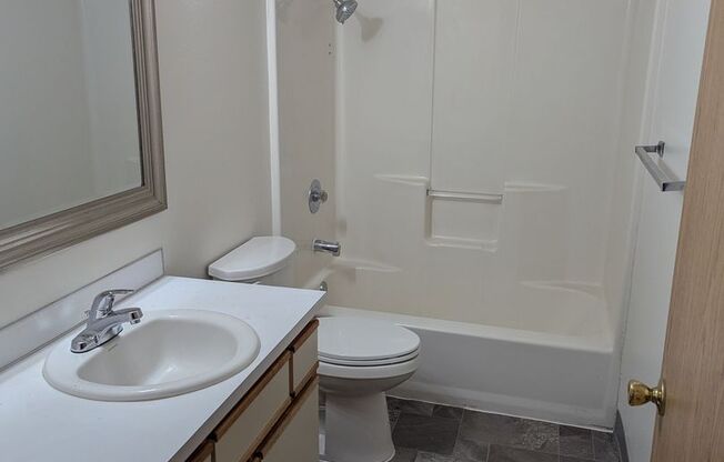 2 beds, 2 baths, 950 sqft, $1,350, Unit 29