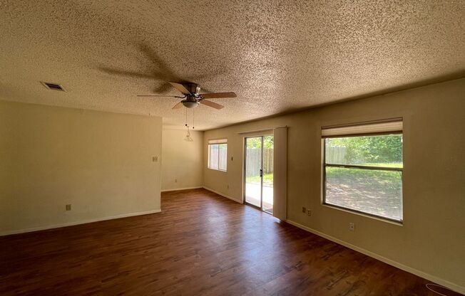 CENTRAL LOCATION - READY FOR MOVE IN