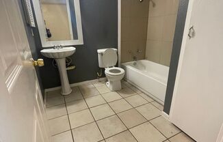 2 beds, 1 bath, 708 sqft, $749, Unit 21