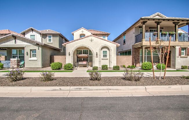 Cooley Station Stunning 3 bedroom!