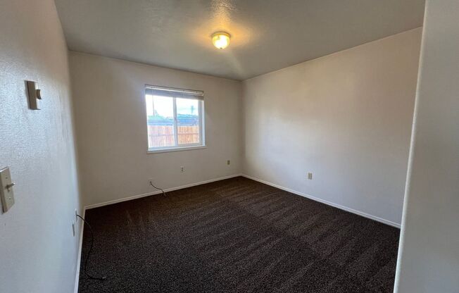 3 beds, 1 bath, $1,175, Unit 690 Richland # 2