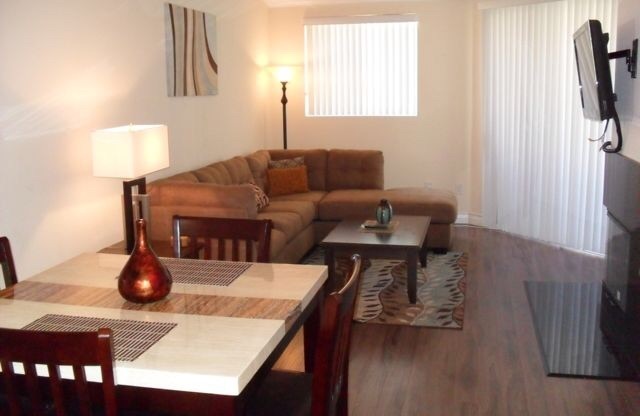 Meridian - Top Floor 1 Bdr/1Bath Luxury Condo with STRIP VIEW. .