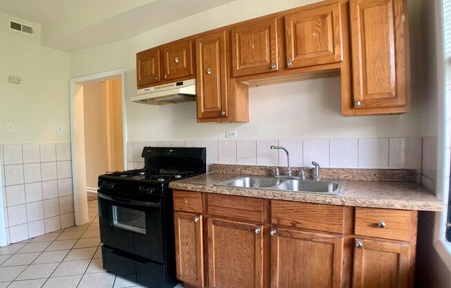 2 beds, 1 bath, $1,250, Unit 3340 - #2