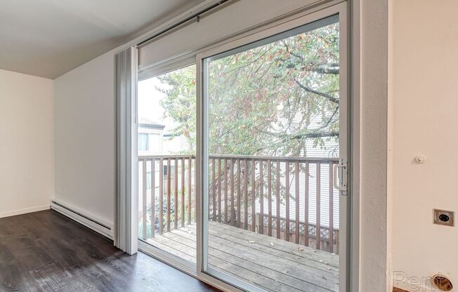 2 beds, 1 bath, 930 sqft, $1,795, Unit T5