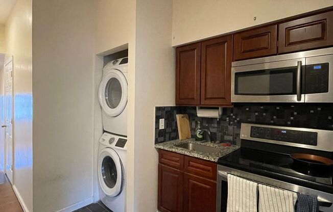 2 beds, 1 bath, 700 sqft, $1,350