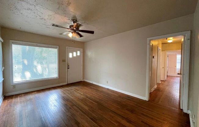 Location!! Less than 10 minutes from Downtown Austin!