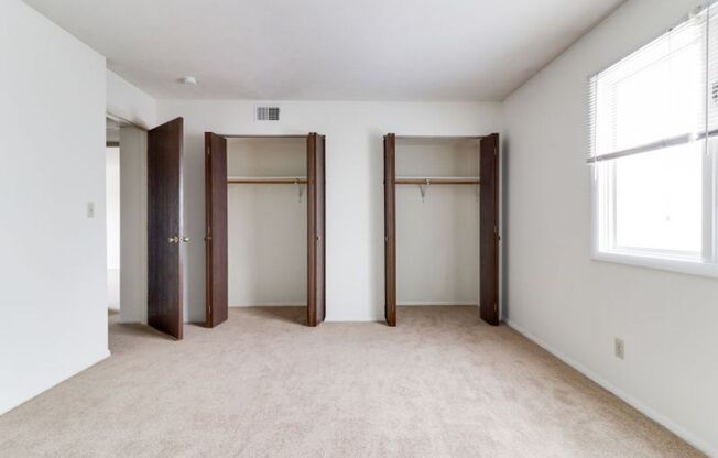 2 beds, 1 bath, $950, Unit 302