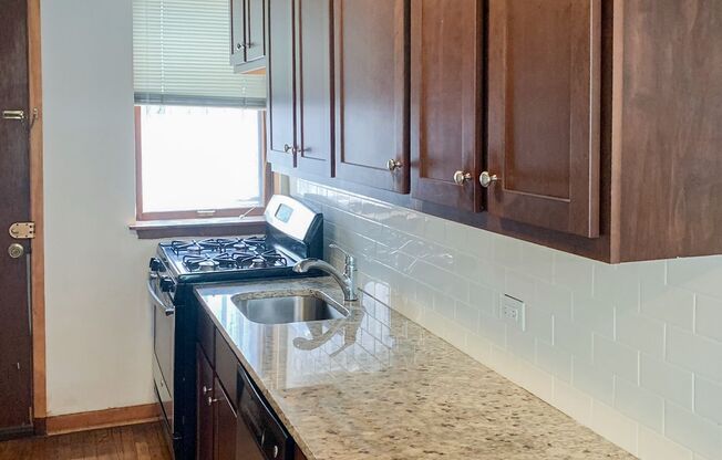 2 beds, 1 bath, 950 sqft, $3,500, Unit 877-D3