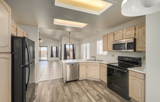 Spacious 3 Bed, 2 Bath Home in Peoria - Your Perfect Home Awaits!