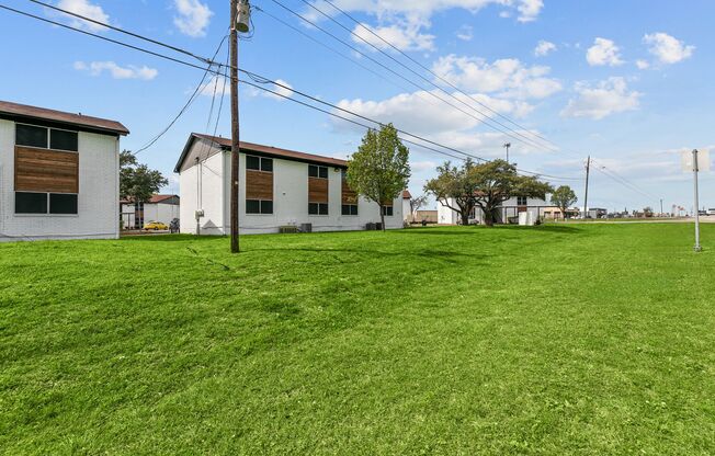 2 beds, 1 bath, $1,475, Unit 136