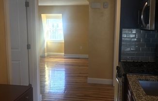 2 beds, 1 bath, 1,090 sqft, $2,600, Unit 3