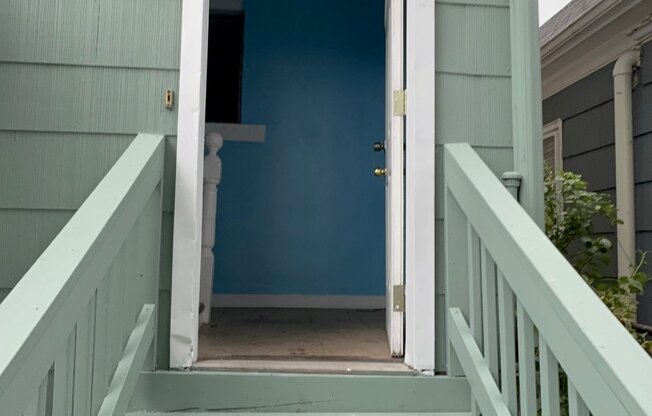 85 EDWIN ST