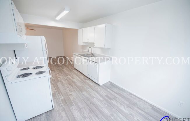 2 beds, 1 bath, 810 sqft, $1,375, Unit 100